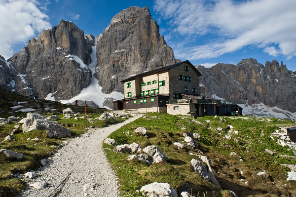 Chata Brentei (2182 m). 